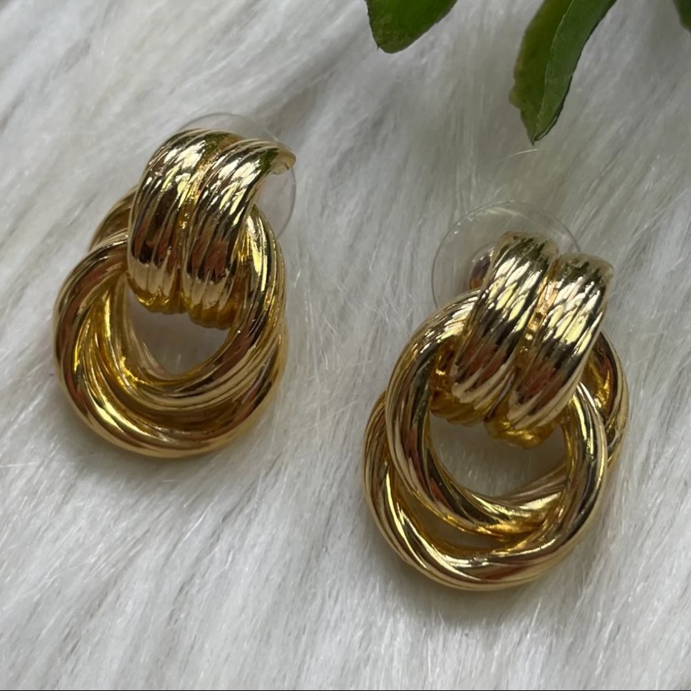 Vintage hoop rope gold tone earrings